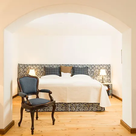 Schloss Prielau & Restaurants Hotel 4*