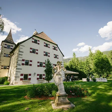 Schloss Prielau & Restaurants فندق 4*